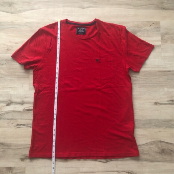 Abercrombie & Fitch Red Short Sleeve Tee - Picture 4 of 7